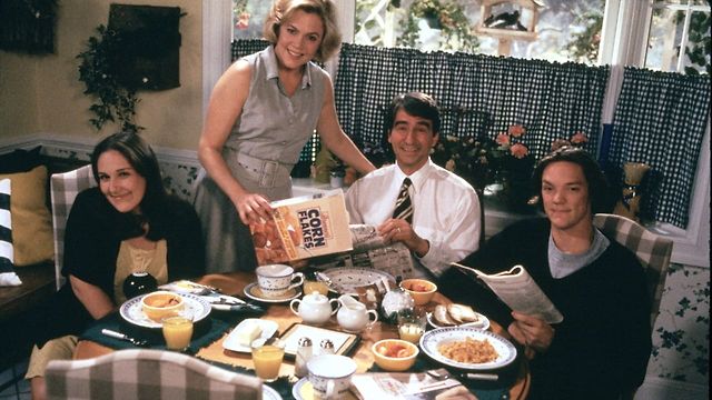 Serial Mom (1994) paints a deceptive portrait of suburban bliss.